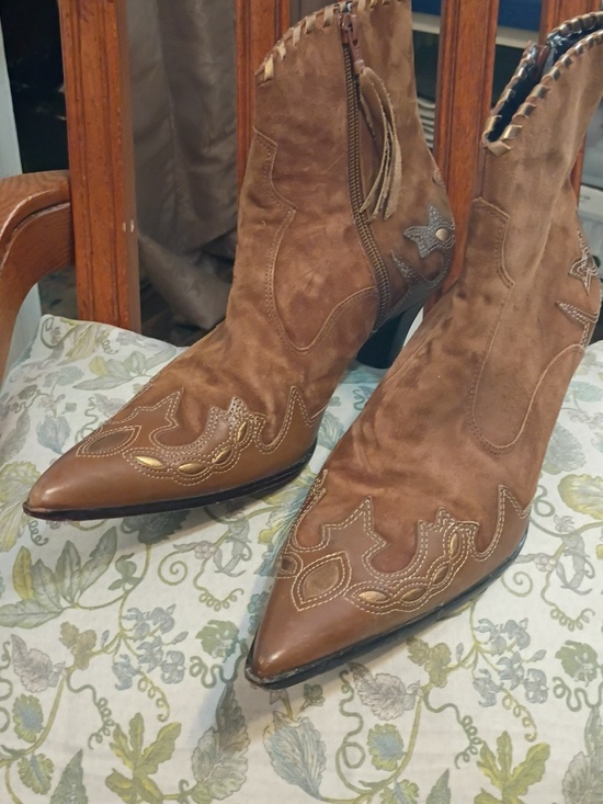 ANTONIO MELANI Shoes - ANTONIO MELANI 8M Brown Suede Western Ankle Boots - Women's Stylish Pointed Toe.